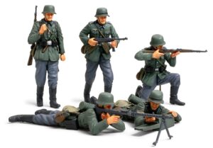 Tamiya WWII German Infantry x 4 French Campaign 1/35 35293