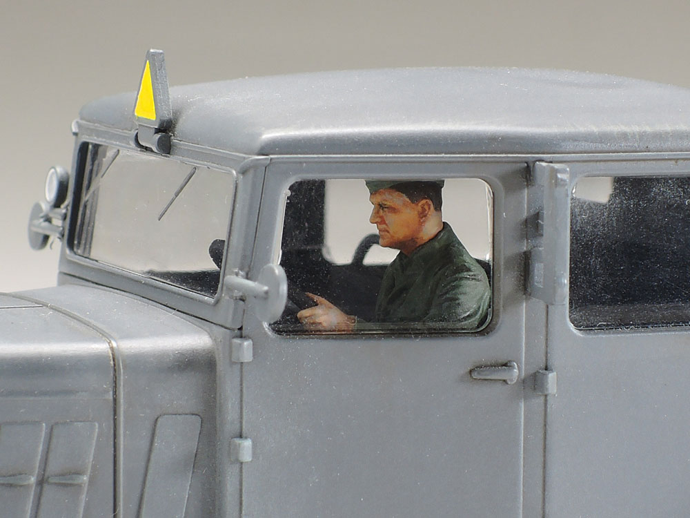 Tamiya German Heavy Tractor SS-100 1/48 32593 - Image 5