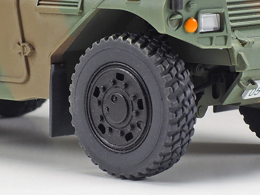 TAMIYA JAPANESE JGSDF LIGHT ARMOURED VEHICLE 1/48 32590