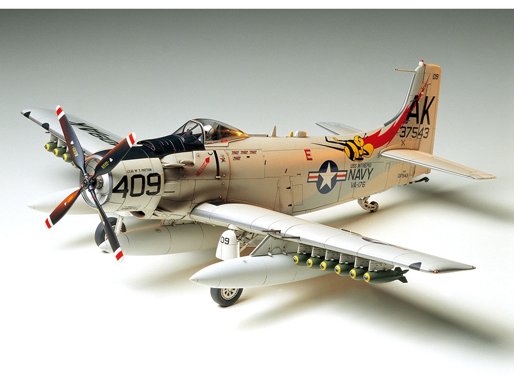 Tamiya Skyraider U.S.NAVY 1/48 61058