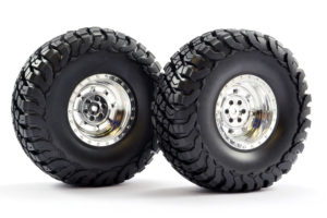 FTX MAULER 2.2" ALL TERRAIN TYRES PRE-GLUED ON CHROME WHEEL (2)