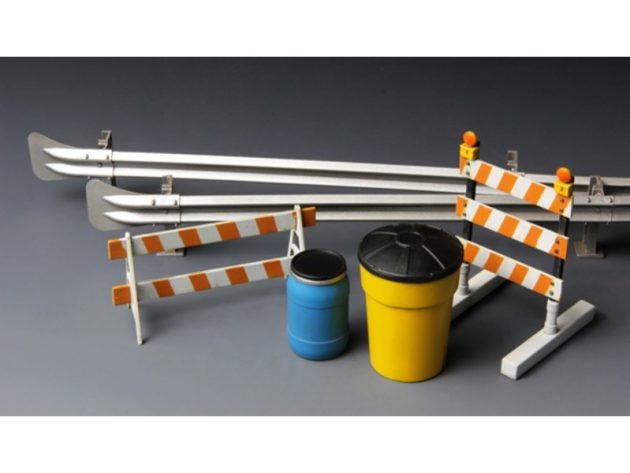 Meng Model 1/35 Barricades & Highway Guardrail # 013