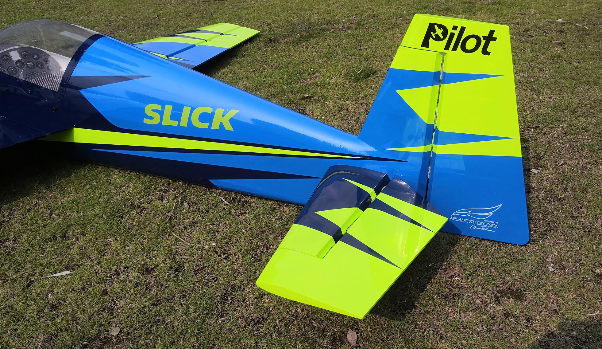 Pilot-RC Slick 103IN 02