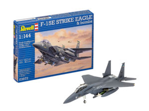 Revell F-15E STRIKE EAGLE & bombs 1:144 03972