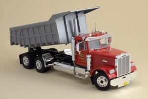 Italeri Freightliner Heavy Dumper Truck 1/24 3783