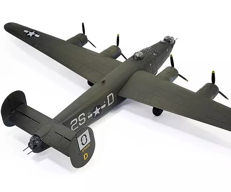 Academy USAAF B-24H Liberator Zodiac Heavy Bomber 1/72 12584