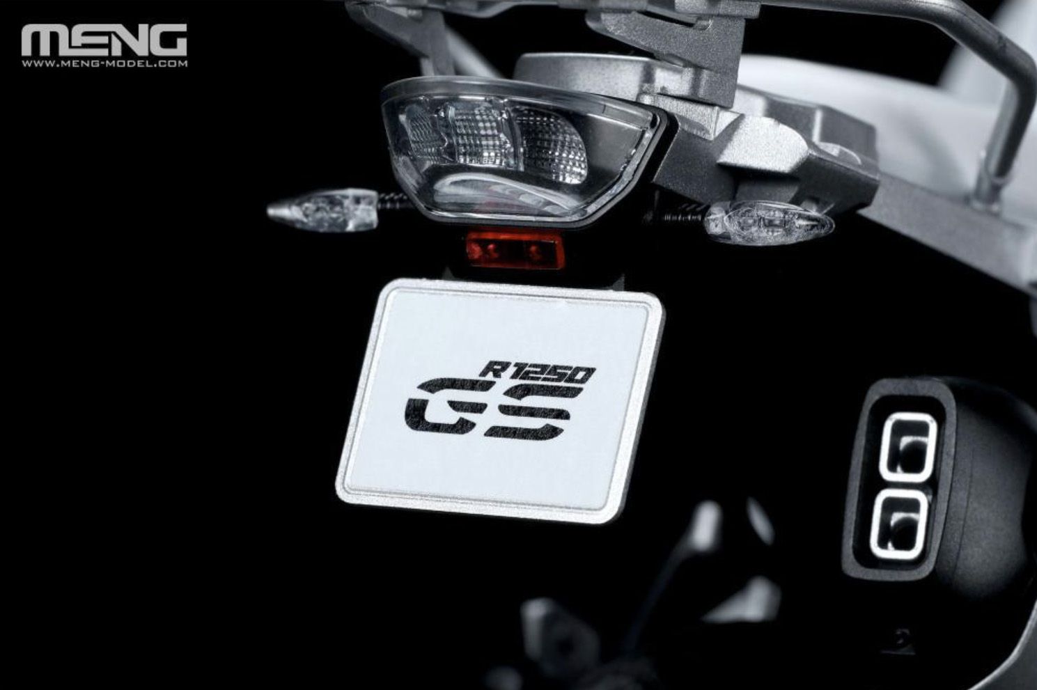 MENG 1/9 BMW R 1250 GS ADV (Pre-coloured Edition) MT-005S - Image 7