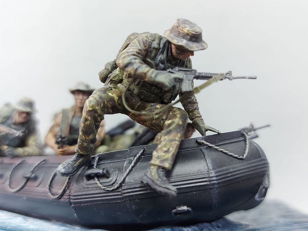Gecko Models 1/35 US Navy Seals Team Circa 90s (w/t Combat Rubber Raiding Craft) 35GM0060 - Image 4