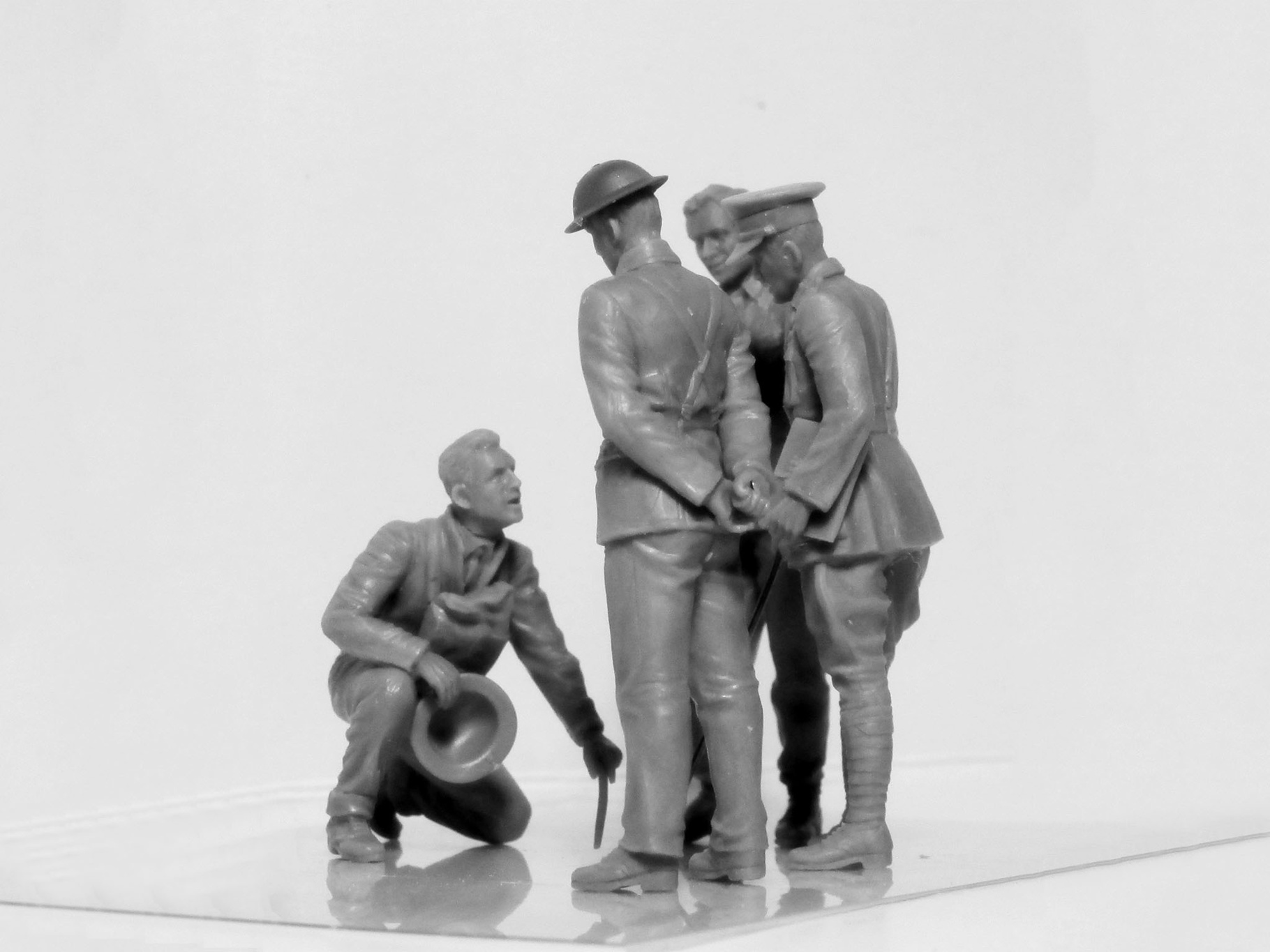 ICM WWI British Tank Crew 4 Figures 1:35 ICM35708 - Image 9
