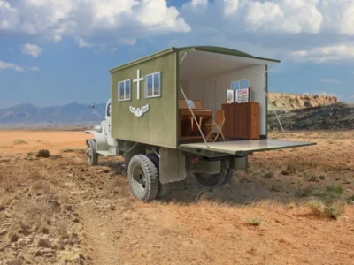 ICM WWII British Army Mobile Chapel with Accessories 1:35 ICM35586