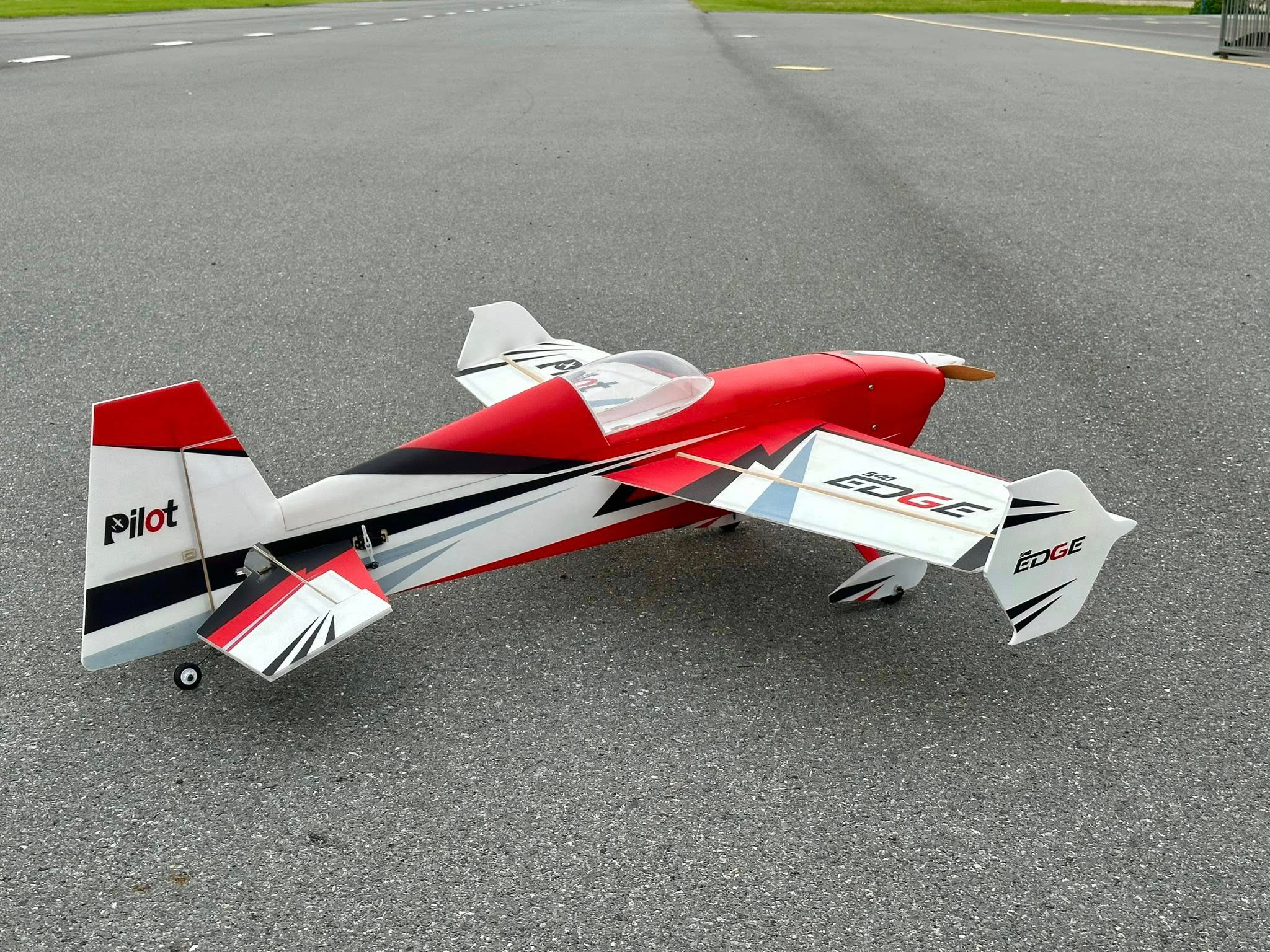 Pilot-RC EDGE 540 39in (0.9m) Foam ARF PIL851